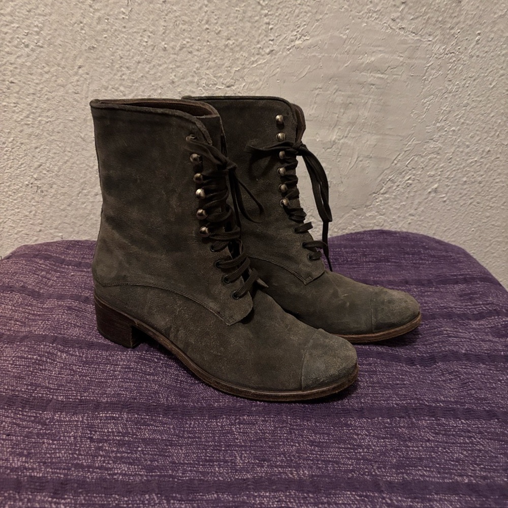 Coclico Gray Suede Lace-Up Boots